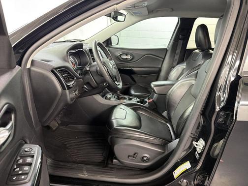 Diamond Black 2021 Jeep Cherokee Latitude Plus
