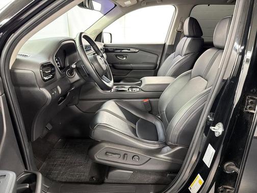 Black 2023 Honda Pilot Touring