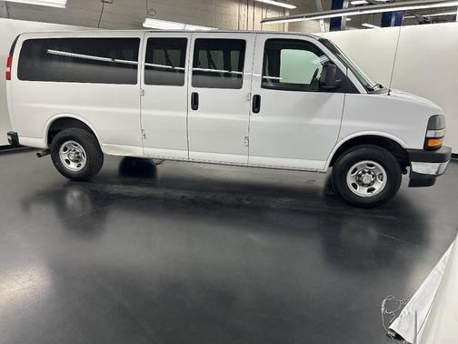 2022 Chevrolet Express 3500 LT