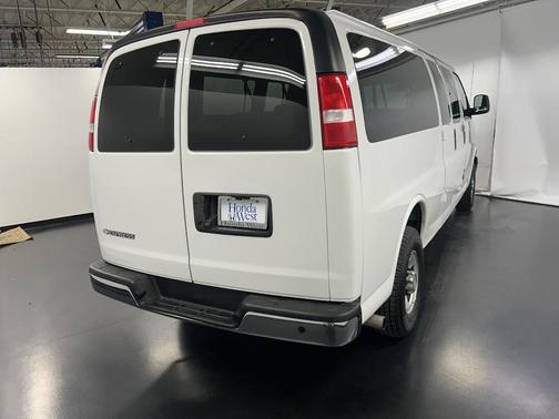 2022 Chevrolet Express 3500 LT