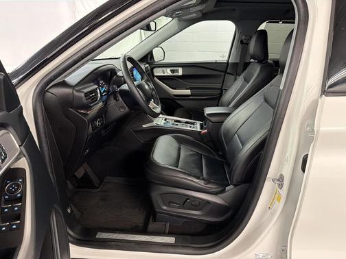 White 2023 Ford Explorer Limited