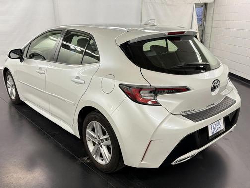 White 2022 Toyota Corolla Hatchback XSE