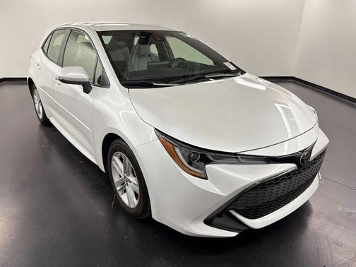 White 2022 Toyota Corolla Hatchback XSE