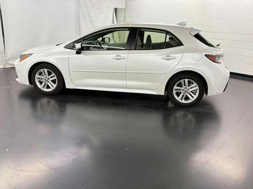 White 2022 Toyota Corolla Hatchback XSE