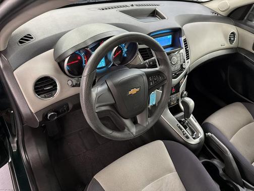 Rainforest Green Metallic 2014 Chevrolet Cruze LS