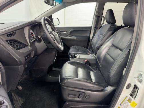 2017 Toyota Sienna SE