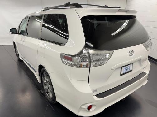 2017 Toyota Sienna SE