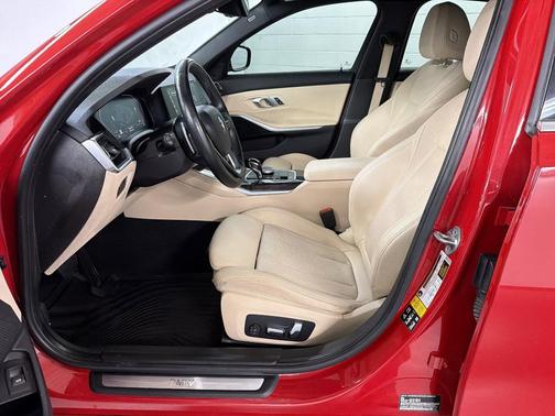 Melbourne Red Metallic 2022 BMW 330 i xDrive