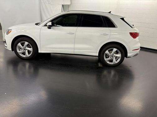 Ibis White 2022 Audi Q3 40 Premium