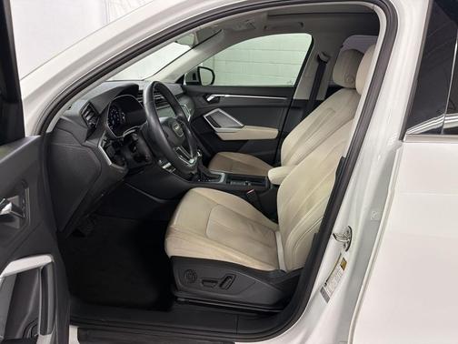 Ibis White 2022 Audi Q3 40 Premium