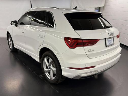 Ibis White 2022 Audi Q3 40 Premium