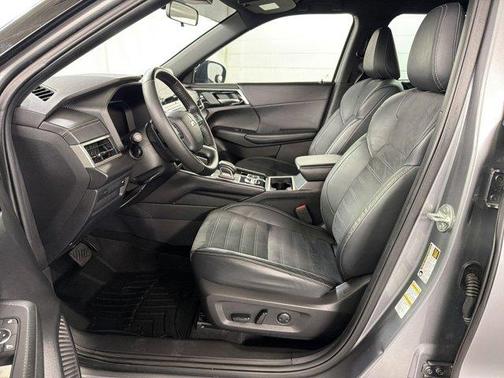 Silver 2023 Mitsubishi Outlander SE Special Edition