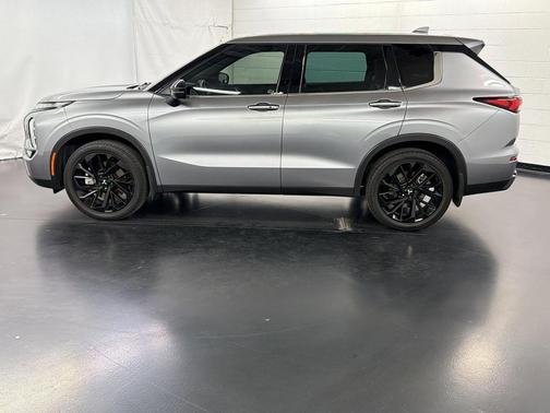 2023 Mitsubishi Outlander SE Special Edition