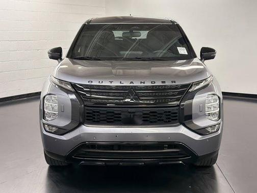 Silver 2023 Mitsubishi Outlander SE Special Edition