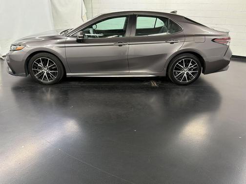 Predawn Gray Mica 2024 Toyota Camry SE