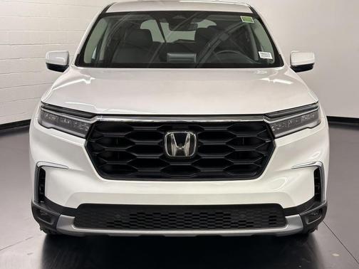 White 2024 Honda Pilot EX-L 7-Passenger