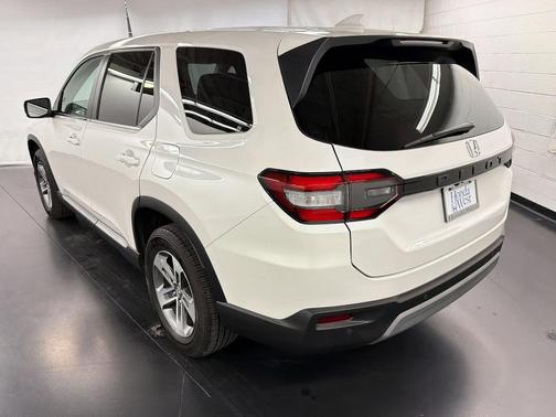 White 2024 Honda Pilot EX-L 7-Passenger
