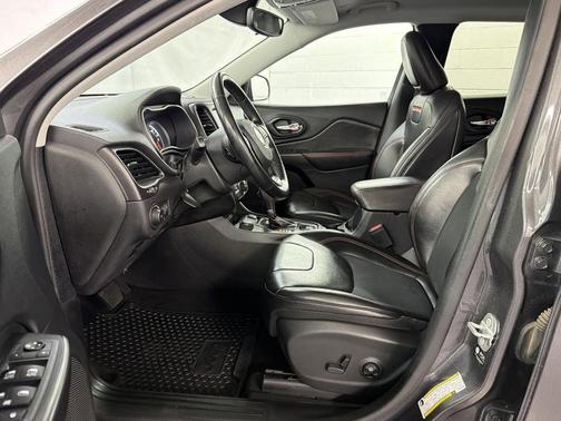 Granite Crystal Clearcoat Metallic 2021 Jeep Cherokee Trailhawk