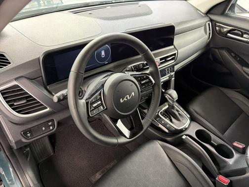 Blue 2025 Kia Seltos EX