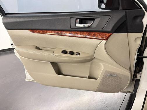 2010 Subaru Outback 2.5i Limited