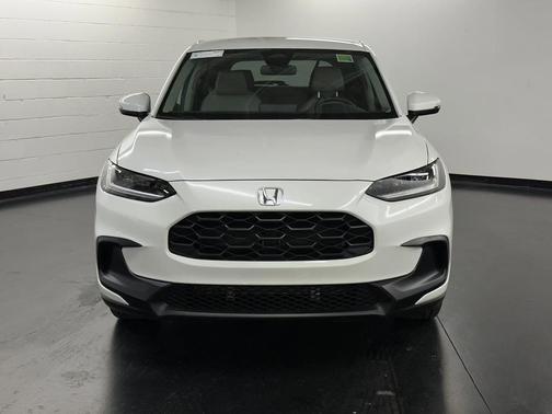 Platinum White Pearl 2026 Honda HR-V LX