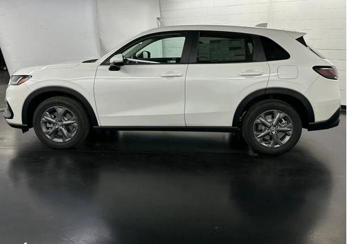 Platinum White Pearl 2026 Honda HR-V LX