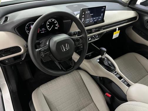 Platinum White Pearl 2026 Honda HR-V LX