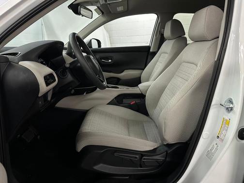 Platinum White Pearl 2026 Honda HR-V LX