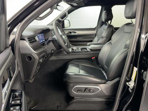 2025 Jeep Wagoneer L Base