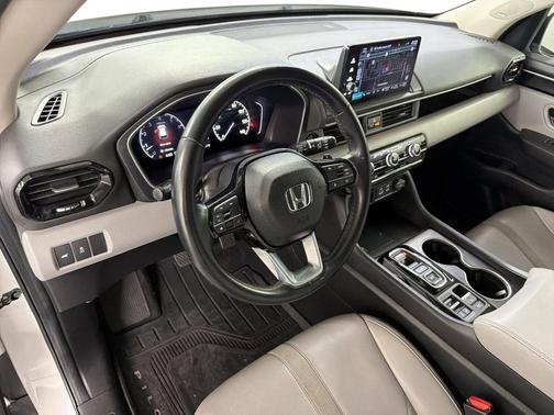 White 2024 Honda Pilot Touring
