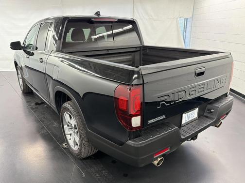 Black 2025 Honda Ridgeline RTL