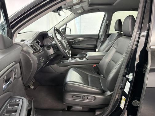 Black 2025 Honda Ridgeline RTL