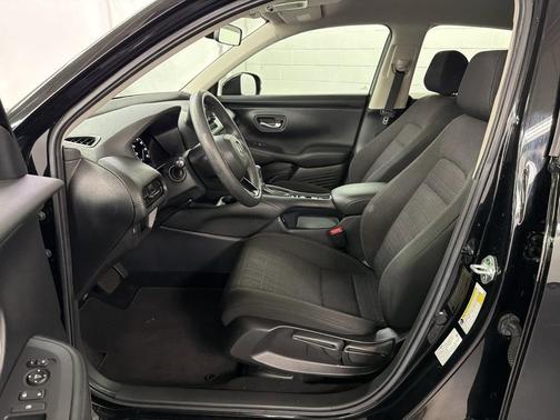 Black 2024 Honda HR-V LX