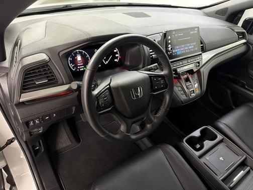 White 2025 Honda Odyssey Sport-L
