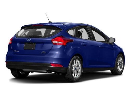 Red 2016 Ford Focus SE