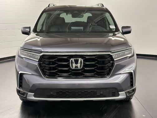 Gray 2024 Honda Pilot Touring