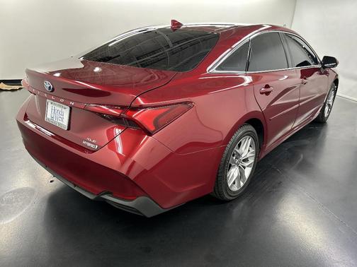 2022 Toyota Avalon Hybrid XLE