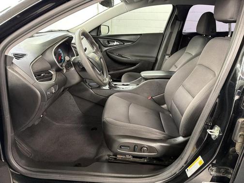 Mosaic Black Metallic 2022 Chevrolet Malibu LT