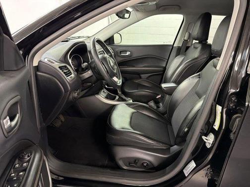 Diamond Black 2017 Jeep Compass Latitude