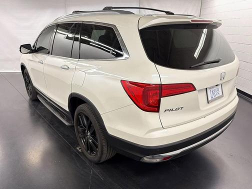 White 2017 Honda Pilot Elite