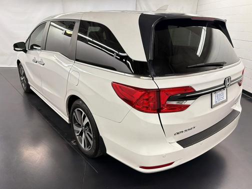 White 2024 Honda Odyssey Touring