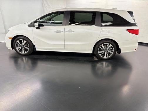 White 2024 Honda Odyssey Touring