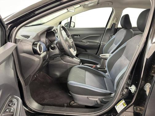 Black 2025 Nissan Versa 1.6 SV