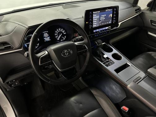 2022 Toyota Sienna XSE 7 Passenger