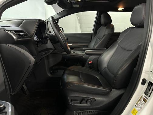 2022 Toyota Sienna XSE 7 Passenger