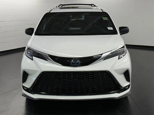 2022 Toyota Sienna XSE 7 Passenger