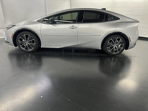 2025 Toyota Prius XLE