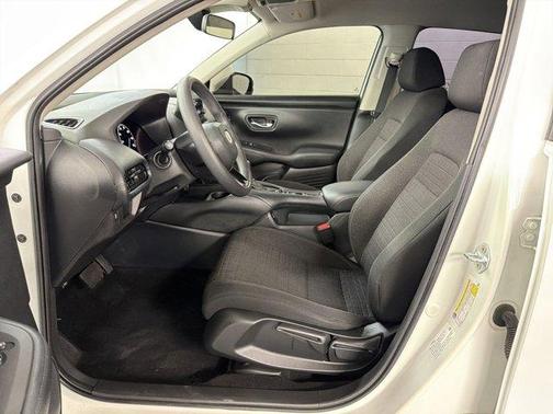 Platinum White Pearl 2024 Honda HR-V LX