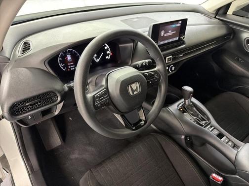 Platinum White Pearl 2024 Honda HR-V LX