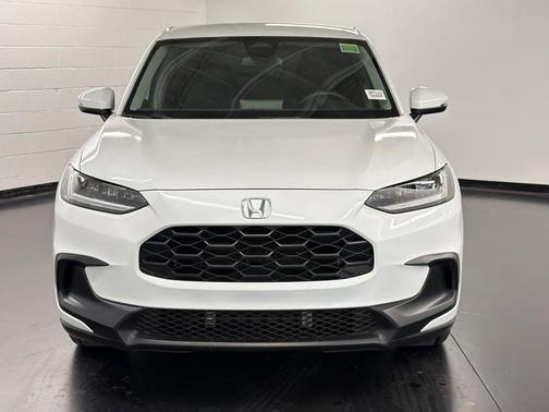 Platinum White Pearl 2024 Honda HR-V LX